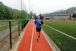 TRČI ZA KONAK MANASTIRA SVETE TROJICE KOJI JE OŠTEĆEN U POŽARU: Aleksandar Kikanović na novom maratonu
