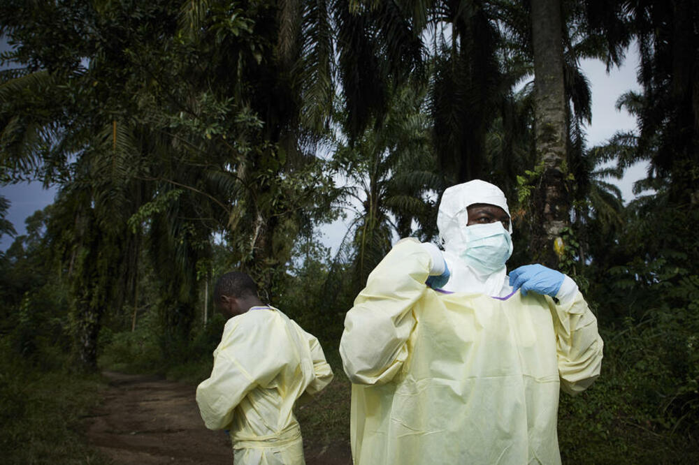 OSMORO UMRLO, DVA SELA U TOTALNOM KARANTINU U EKVATORIJALNOJ GVINEJI: Zaraza buknula posle seoske sahrane! Sumnja se na Ebolu