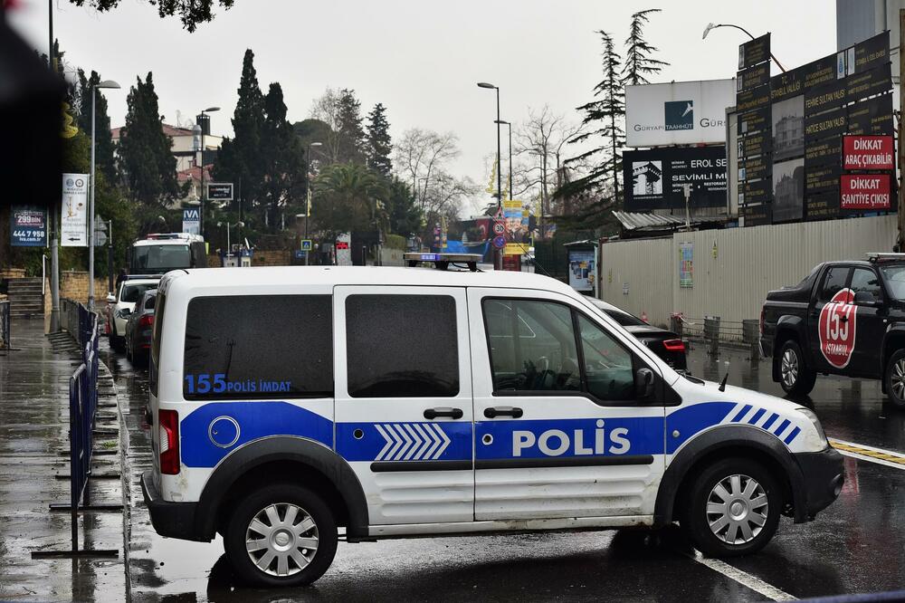 BOMBAŠKI NAPAD NA POLICIJSKI KOMBI U TURSKOJ: Povređeno 9 policajaca! Sumnja se na kurdske teroriste
