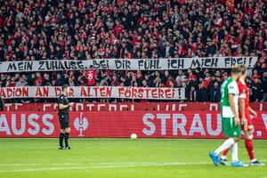 NACISTIČKI POZDRAV PODIGAO BURU: Uefa kaznila Union Berlin zbog rasističkih ispada navijača