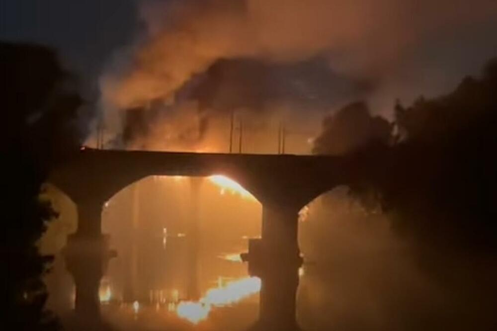 VELIKI POŽAR U RIMU: Izgoreo gvozdeni most koji je centar noćnog života grada VIDEO