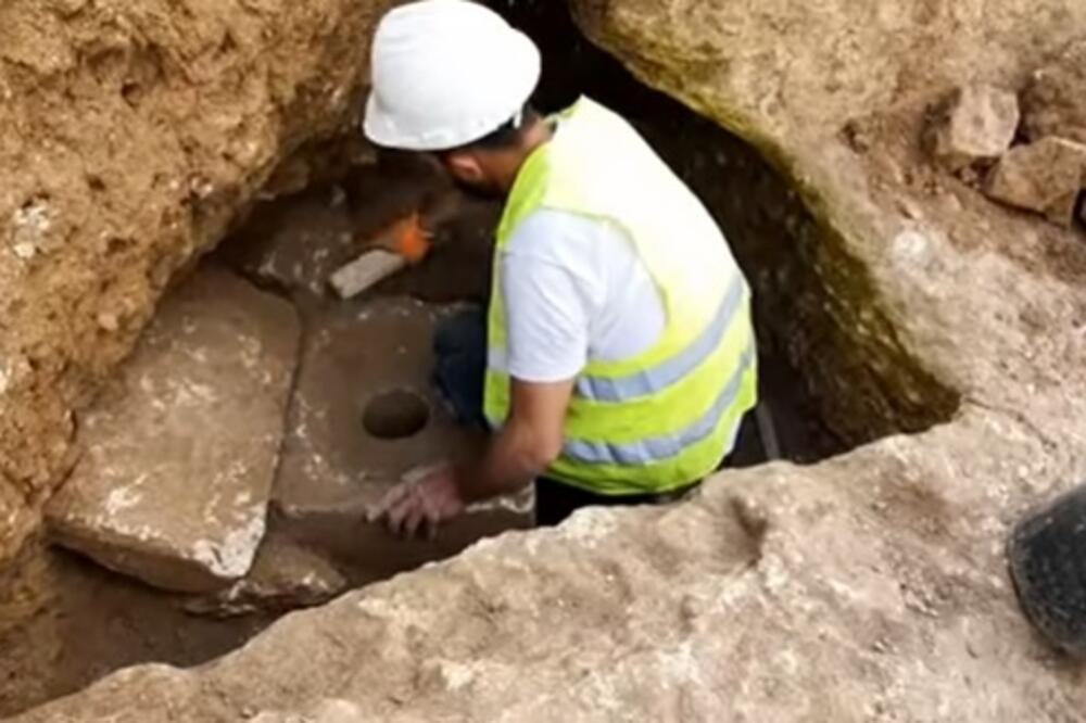 SAMO JAKO BOGATI SU OVO MOGLI DA PRIUŠTE: Arheolozi pronašli TOALET od pre 2.700 godina u Jerusalimu! VIDEO
