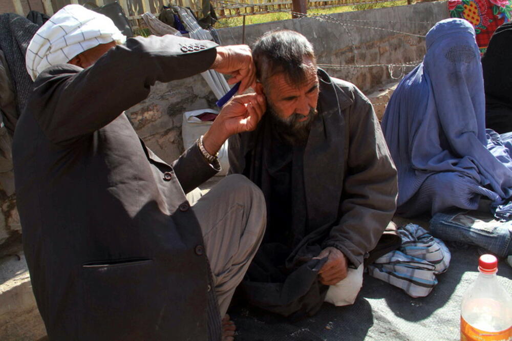 BATINE ZBOG BRIJANJA Zašto muškarci u Avganistanu ne smeju da skraćuju bradu niti da se šišaju?