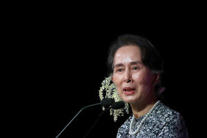 SUD U MJANMARU ODLOŽIO IZRICANJE PRESUDE AUNG SAN SU ĆI Optužena je za korupciju, pobunu i izbornu prevaru