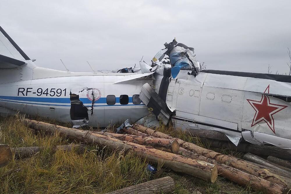 TRAGEDIJA U RUSIJI Poginulo 16 padobranaca u padu aviona! Sedmoro povređeno