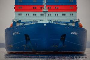 RUSIJA PLANIRA PLOVIDBU ARKTIKOM CELE GODINE: Stižu novi snažni ledolomci, očekuju redovni kontejnerski prevoz!