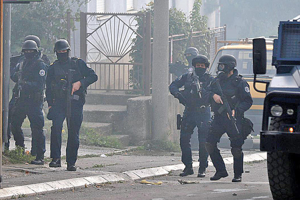 Kosovska Mitrovica, Severna Mitrovica, Kosovo, ROSU, napad na Srbe, policija