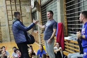 NE ZABORAVLJA ODAKLE JE KRENUO: Mladi plej FMP-a obradovao tim svog prvog trenera VIDEO
