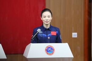 KOSMOS VIŠE NIJE GRANICA: Ona je prva Kineskinja koja će prošetati svemirom, Peking joj je spremio i POSEBAN PAKET