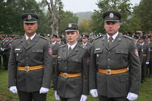 SRBIJI NA PONOS IZ JUNAČKOG TAKOVA: Lepa Ivana u uniformi nije krila ponos! Srbija dobila 143 podoficira (FOTO)