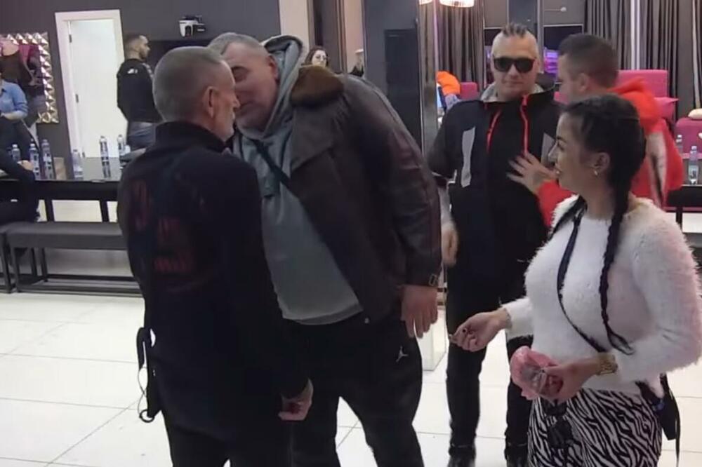 ŠTA ĆE MU ŽENA REĆI?! Sanja Grujić prišla Mikiju i poljubila ga u USTA, a on ovako reagovao! (VIDEO)