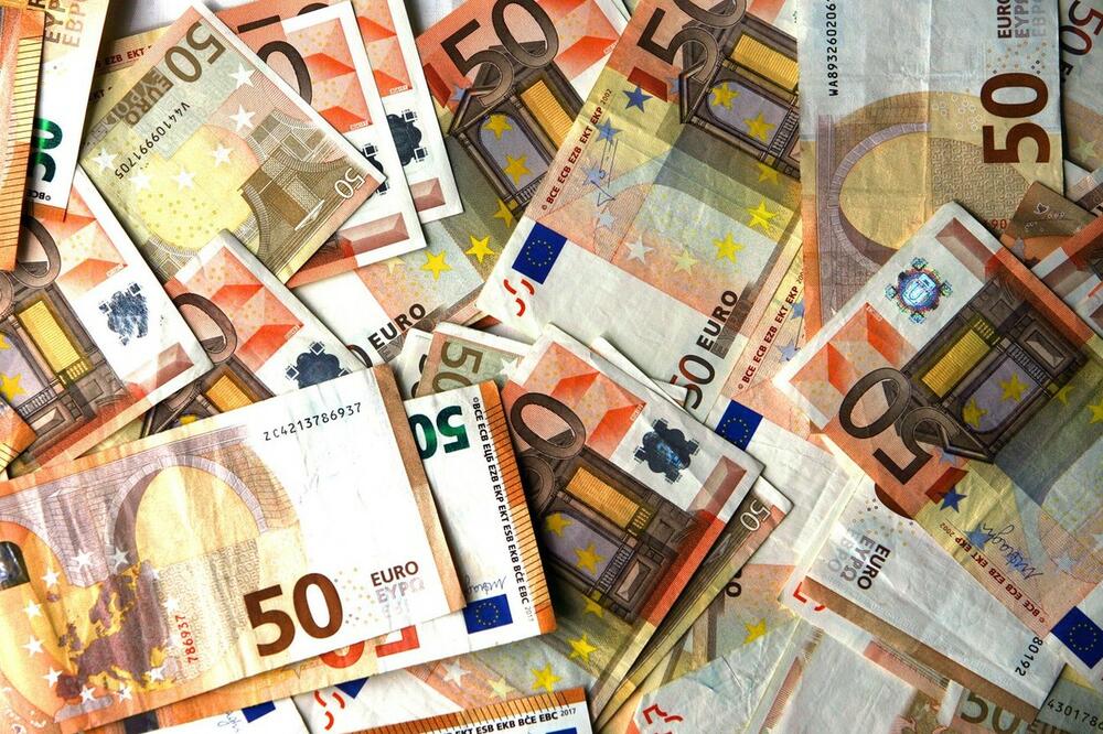 PROMENA U KURSU DINARA U ODNOSU NA EVROPSKU VALUTU: Evo koliko jutros košta 1 evro po srednjem kursu