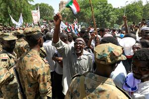 HILJADE SUDANACA NA ULICAMA KARTUMA: Traže raspuštanje prelazne vlade!