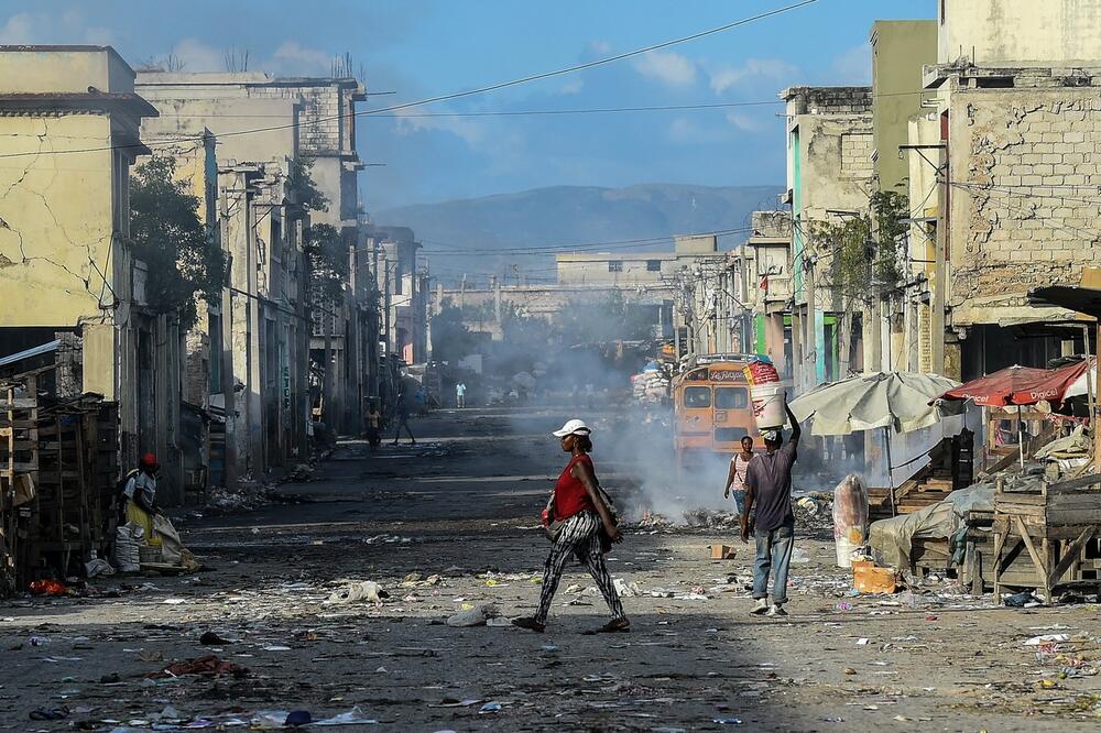 HAOS NA HAITIJU: Bande preuzimaju kontrolu nad glavnim gradom, oteti hrišćanski misionari