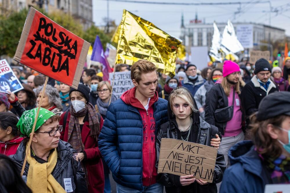 STOP TORTURI NA GRANICI: Hiljade Poljaka na protestu protiv proterivanja migranata na granici sa Belorusijom!