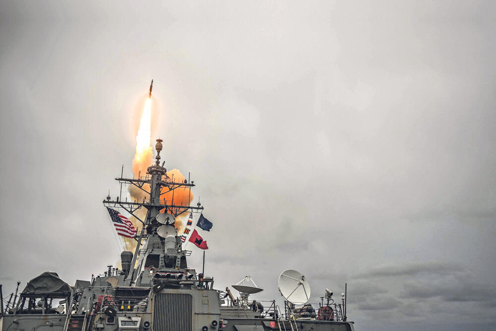 Vežba gađanja Američki razarač 'USS Donald Kuk'