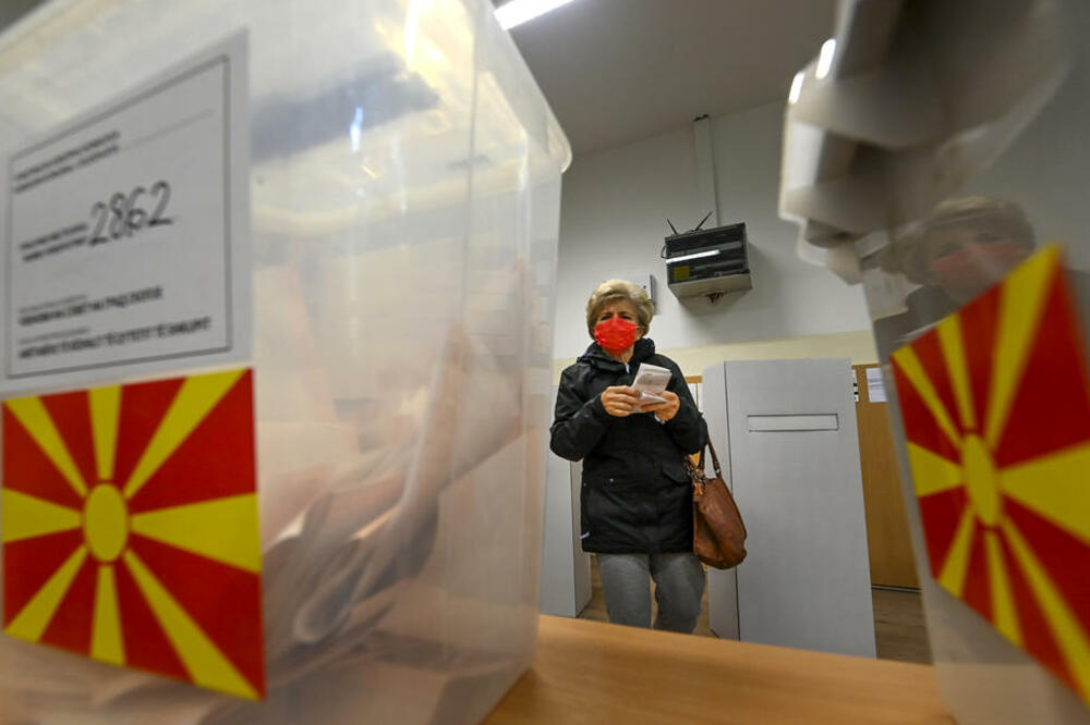 VMRO DPMNE PROGLASIO POBEDU Opoziciona stranka tvrdi da su na korak do pobede na izborima u Makedoniji, vladajući SDSM to ne misli
