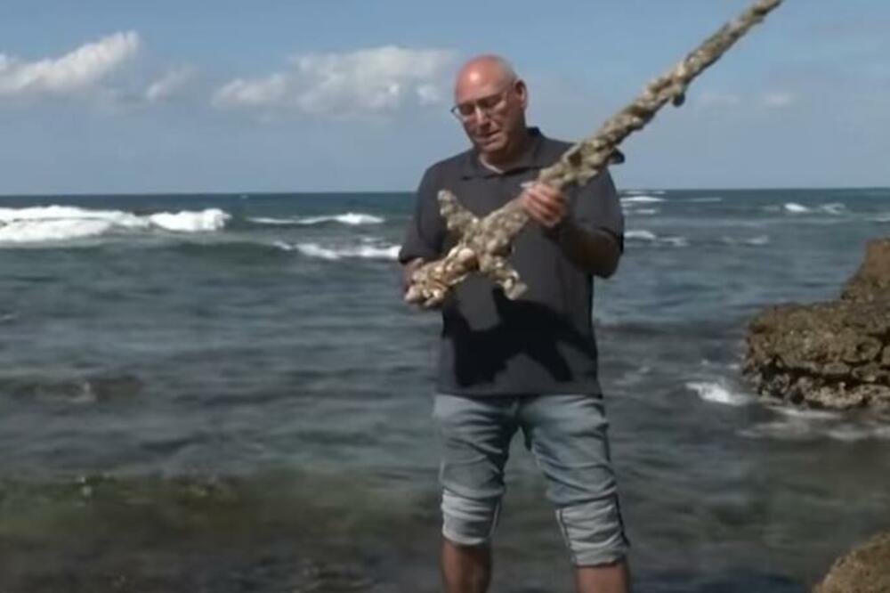 ZANIMLJIVO OTKRIĆE Ronilac kod izraelske obale pronašao mač iz doba krstaških ratova VIDEO