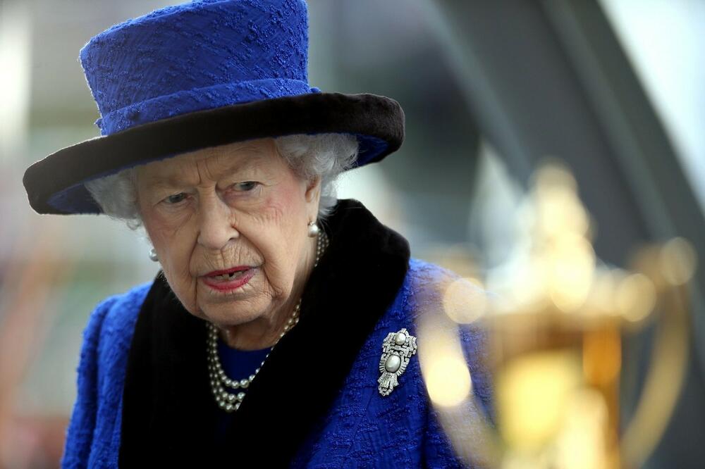 NE OSEĆA SE DOBRO Kraljica Elizabeta otkazala putovanje u Irsku!