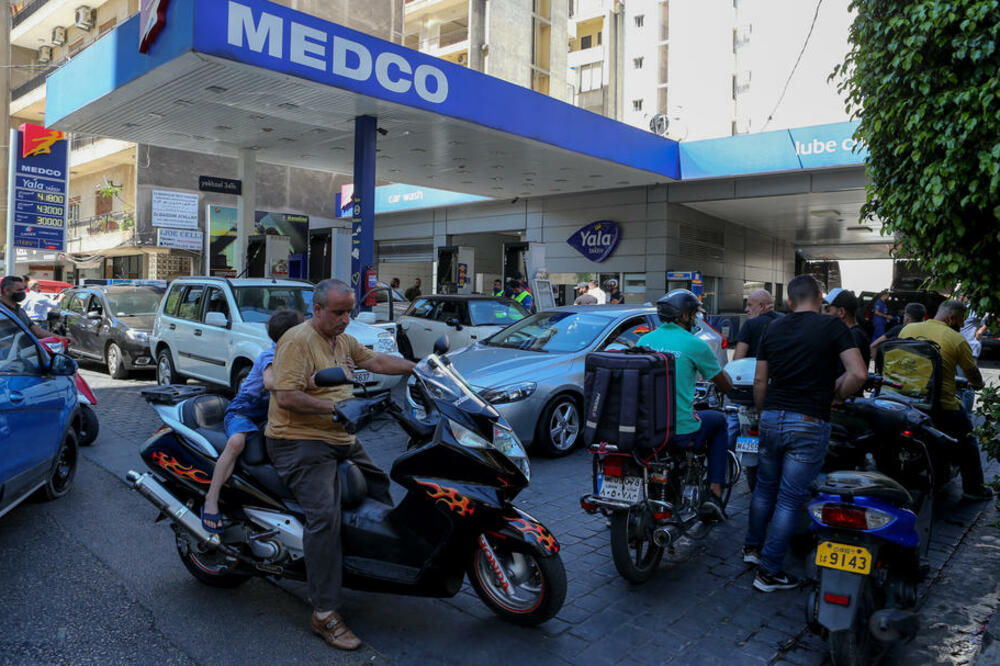 POLA PLATE ZA 20 LITARA BENZINA: Kriza u Libanu još veća, sve vrste goriva porasle za 25 odsto! Ukinute sve subvencije!