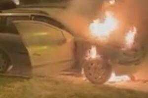 BUKTINJA U NOVOM BEOGRADU: Zapalio se automobil u toku vožnje