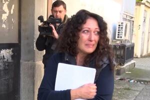 POVRATNICA MARIJA NE MOŽE DA ZAUSTAVI SUZE: Došla do vrata svog stana u Prištini posle 22 godine, ali ne može da uđe zbog komšija