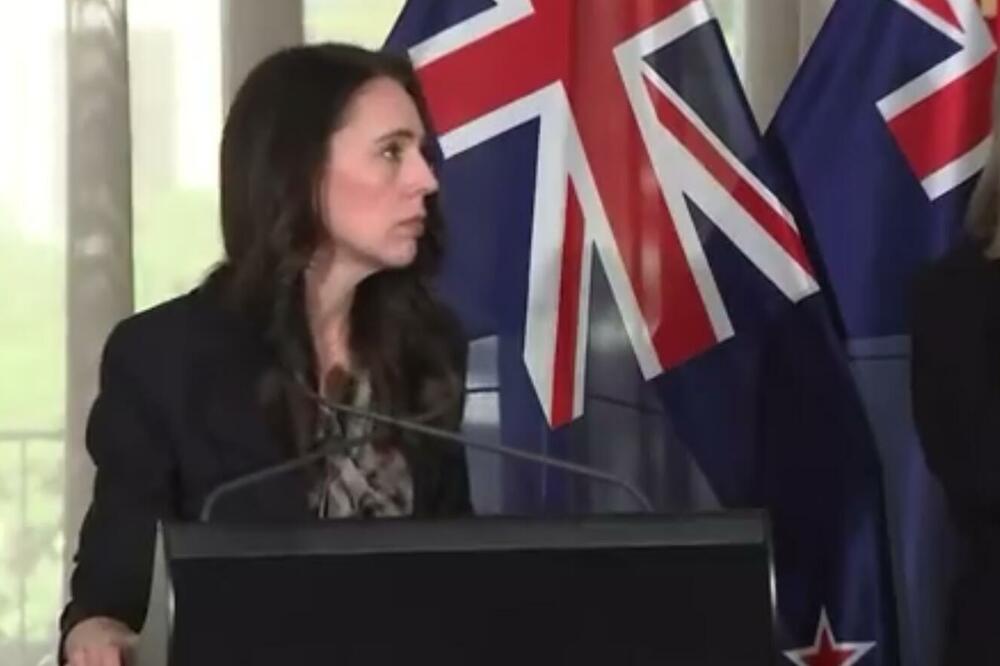 IZVINITE, MANJA DISTRAKCIJA: Premijerku Novog Zelanda ni zemljotres ne može da zbuni VIDEO
