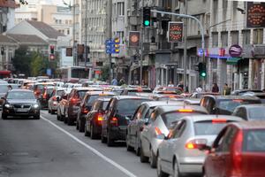 TOTALNI KOLAPS U BEOGRADU: Saobraćajke izazvale potpuni zastoj, EVO gde su najveće GUŽVE!