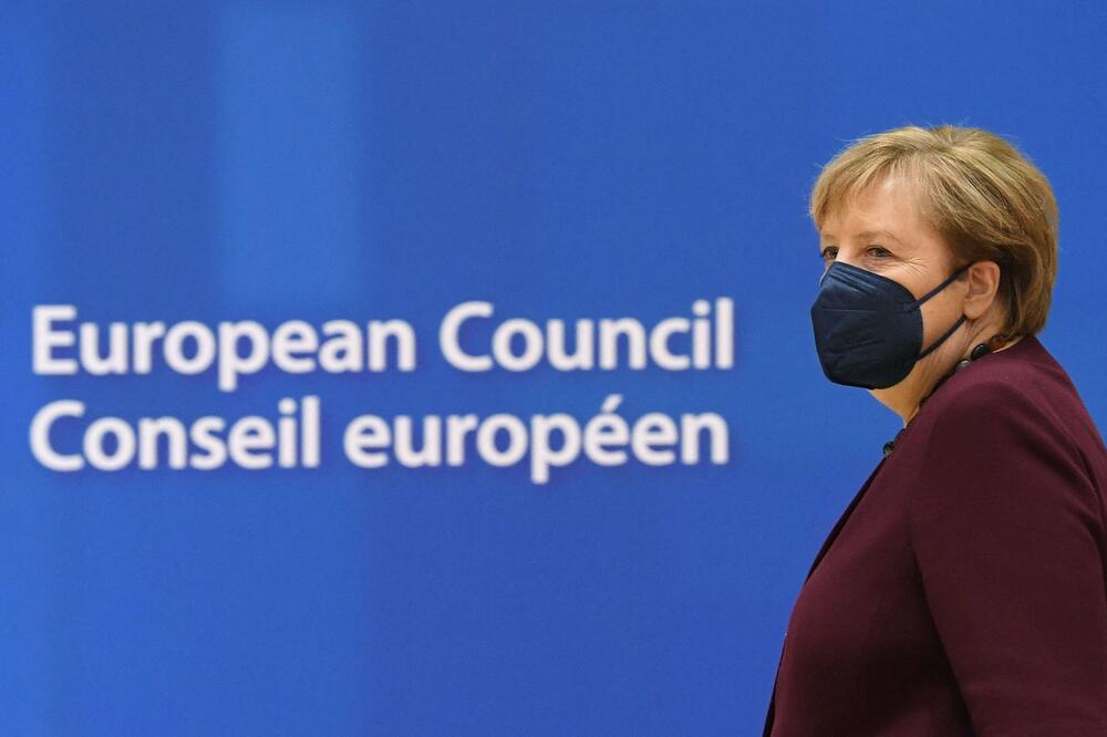 SAMITI BEZ NJE KAO RIM BEZ VATIKANA ILI PARIZ BEZ AJFELOVE KULE: Lideri Evropske unije ovacijama ispratili Angelu Merkel