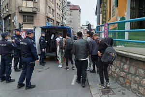 SPROVEDENI U PRIHVATNE CENTRE: Policija u Beogradu pronašla 91 ilegalnog migranta