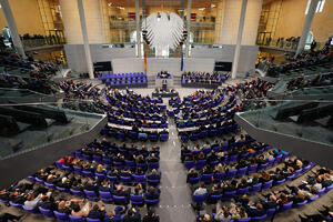NOVI SAZIV BUNDESTAGA 282 poslanika seli prvi put u klupe! Više od polovine parlamentaraca rođena van Nemačke! FOTO