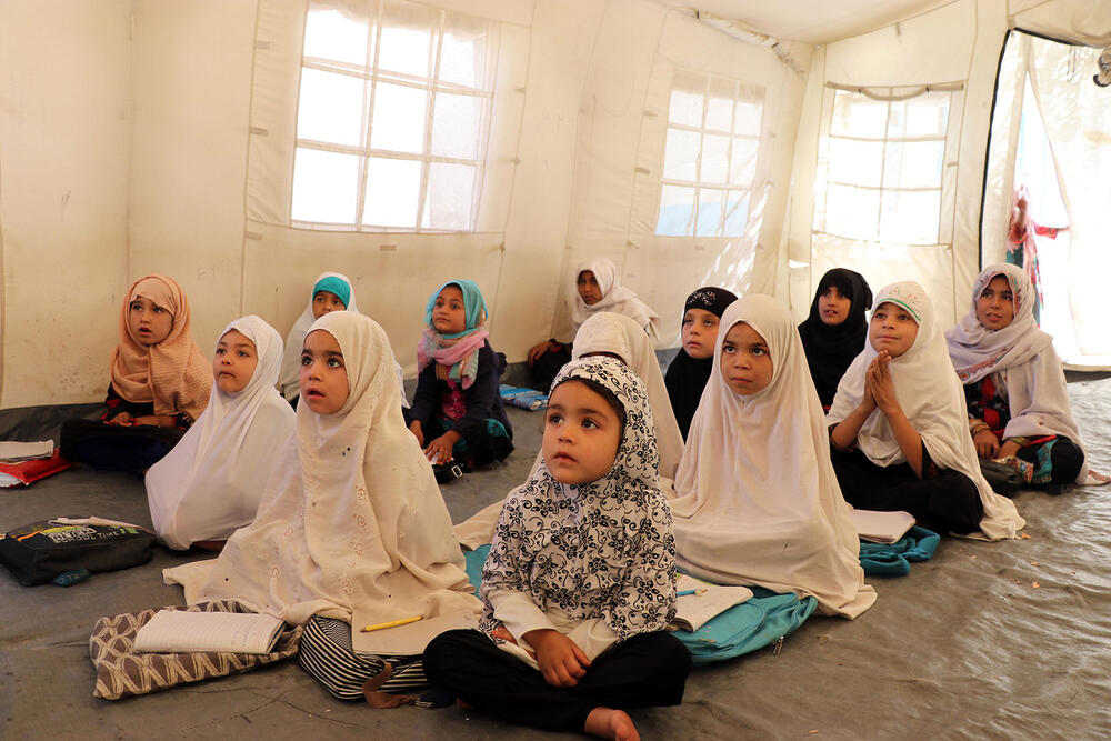 Najugroženije su devojčice Detalj iz privremene škole u Kandaharu