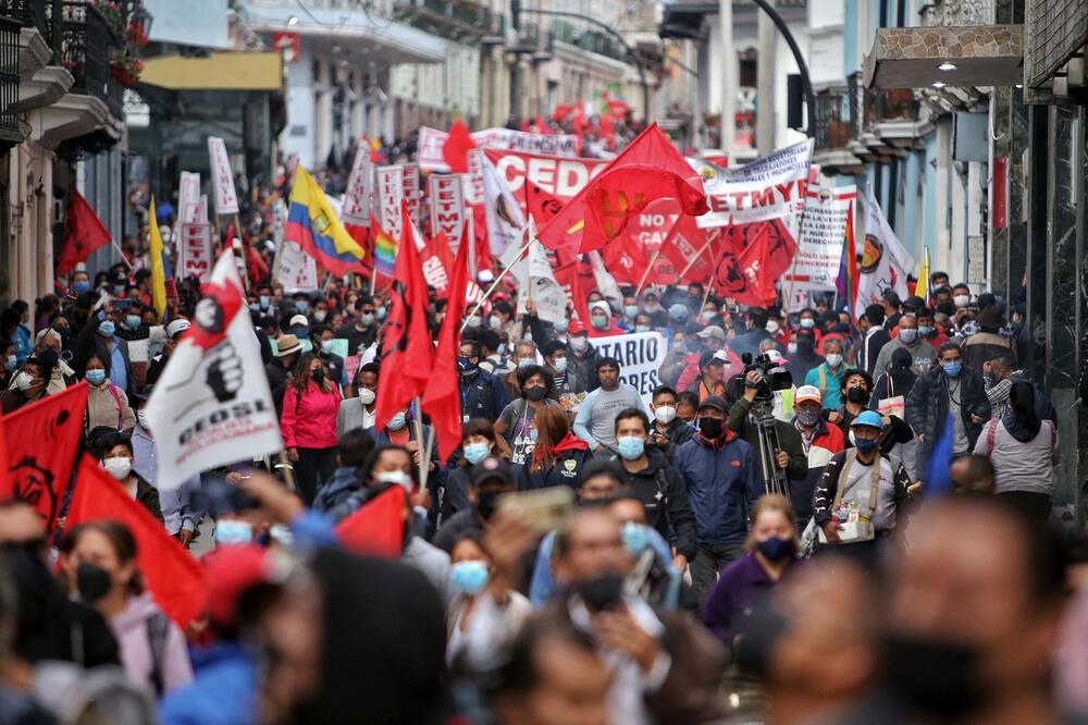HAOS U EKVADORU: Građani protestvovali zbog poskupljenja goriva! Ima povređenih FOTO