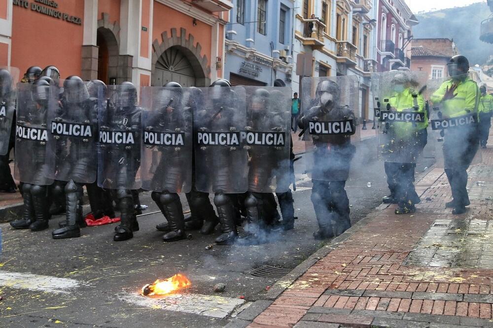 0639997438, Ekvador, protest
