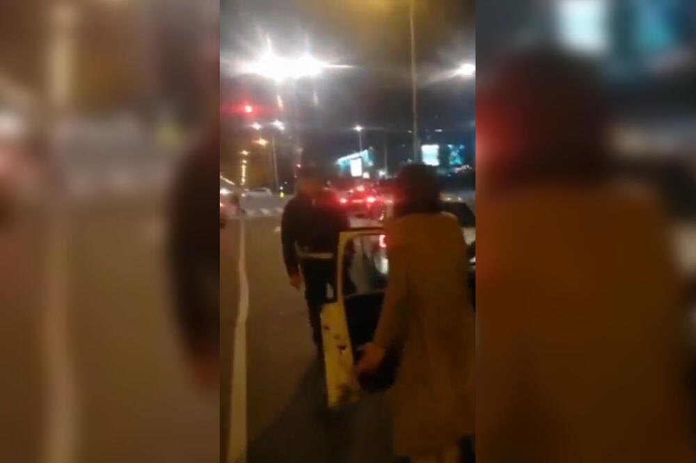 VRATI MI MOJ TELEFON! Devojka URLALA na policajca, pobesnela kada ju je patrola zaustavila (VIDEO)