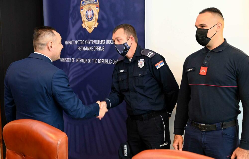 Aleksandar Vulin, nagrade, školski policajac, vatrogasac