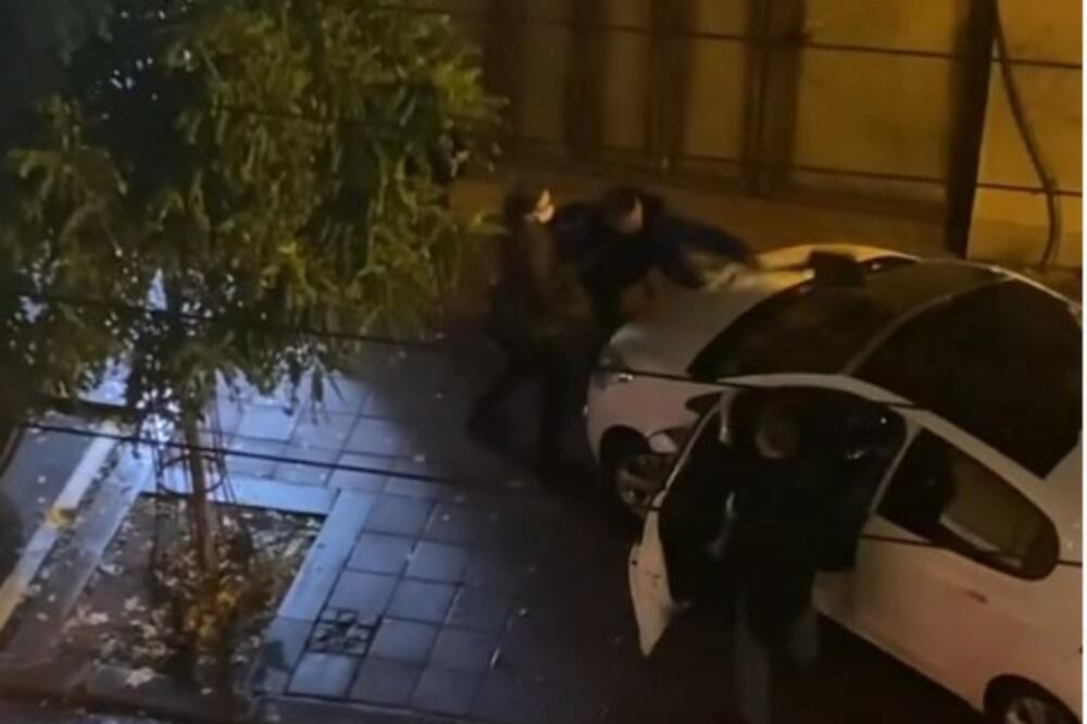 DETALJI BRUTALNOG OBRAČUNA U BEOGRADU: Otac i pijani sin žestoko se potukli na ulici, jedan od njih krenuo da mlati LOPATOM! VIDEO