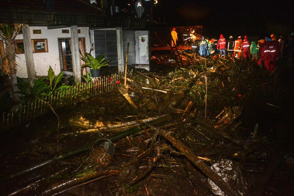 OBILNE PADAVINE POGODILE INDONEZIJU: Na ostrvu Java u poplavama stradalo šestoro, ima i nestalih FOTO, VIDEO