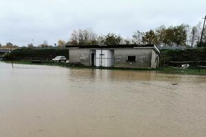 JADAR OPET PRAVI PROBLEME U DRAGINCU: Reka se izlila i potopila fudbalsko igralište lokalnog FK 14.oktobar! FOTO