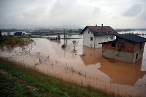 NOĆ U SARAJEVU PROTEKLA MIRNO Bez značajnih intervencija, reke su u svojim koritima, GSS Sarajevo dostavljala građanima hranu