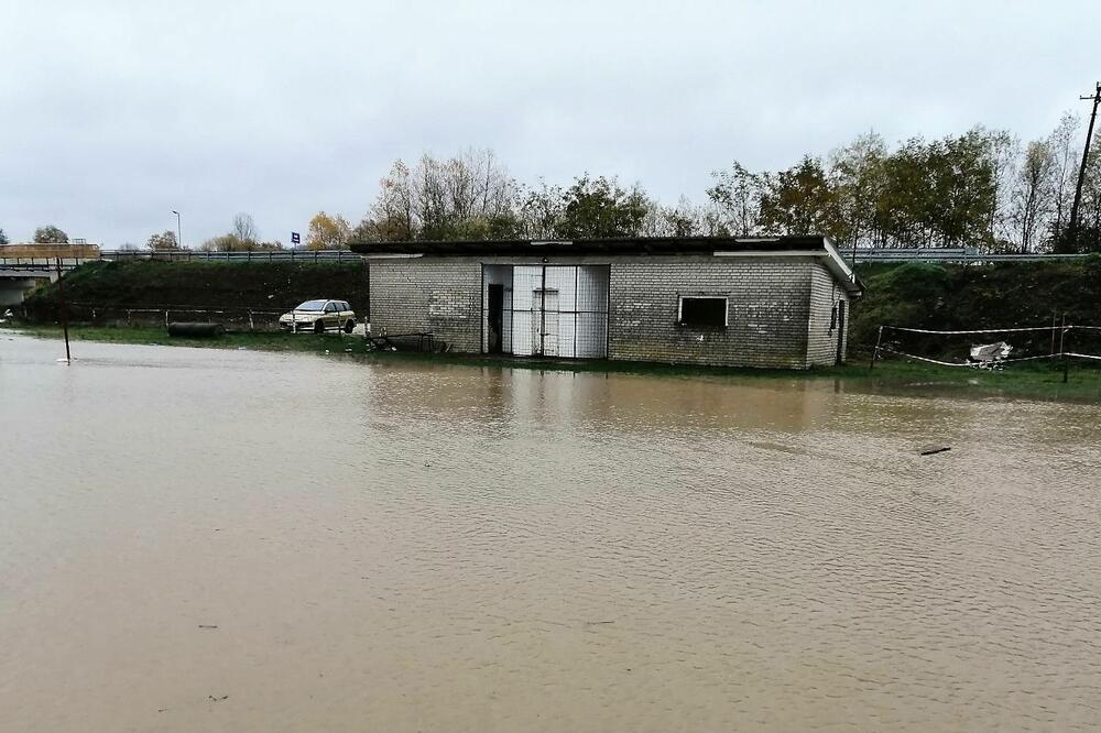 OBILNE PADAVINE I U LOZNIČKOM KRAJU: Njive poplavljene, kuće srećom nisu