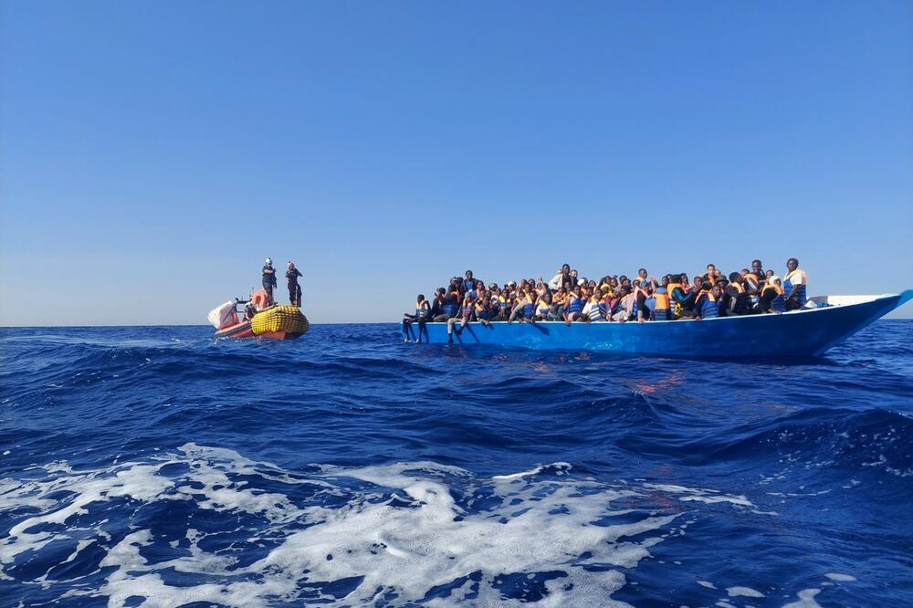 SPASENI IZ MORA: Italija dopustila pristajanje humanitarnog broda sa 800 migranata