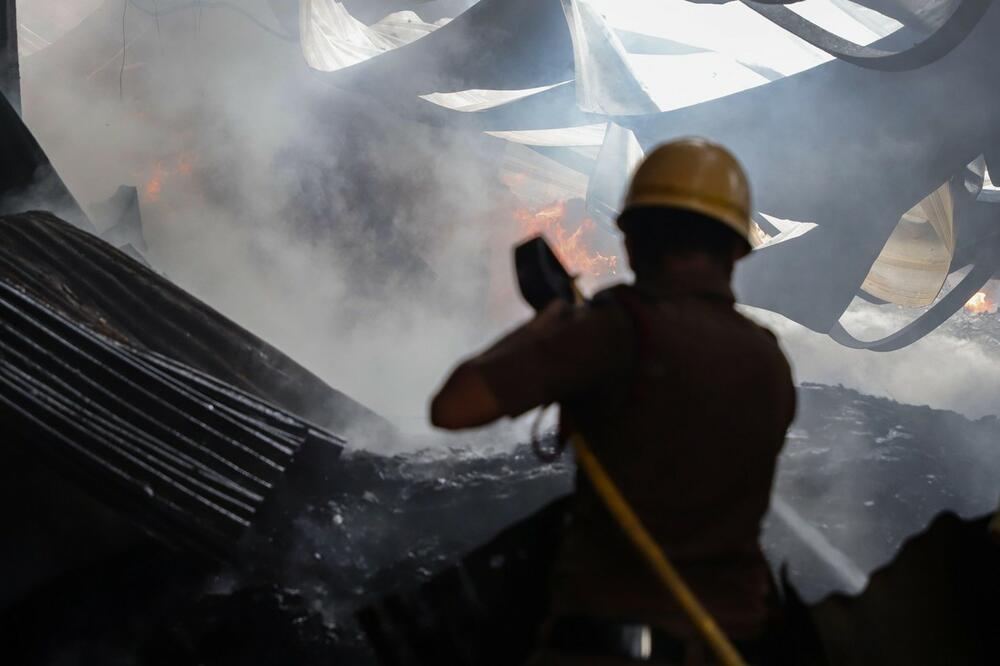 GORELO U SARAJEVU: Petoro povređeno u požaru koji je izbio u stambenoj zgradi