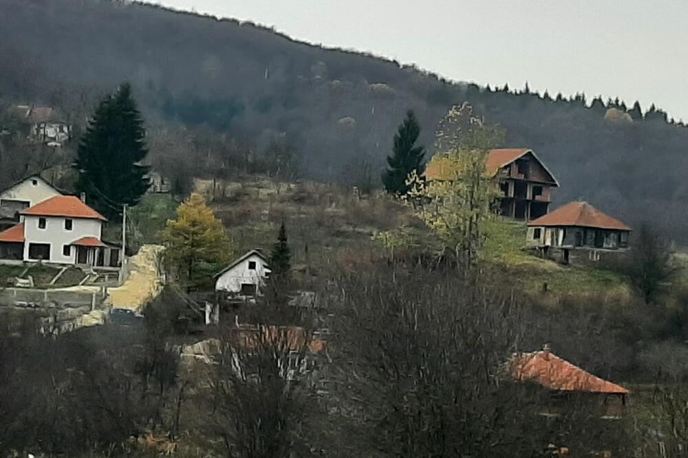 SVE ŠTO JE MOGLO, KUPLJENO JE: Velegrađani razgrabili kuće i placeve na ovom mestu netaknute prirode kod Prokuplja! KUĆE SAMO NIČU