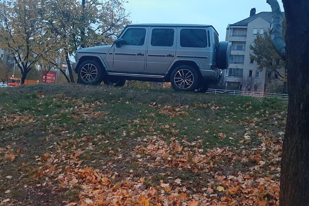 BAHATOSTI NEMA KRAJA: Pogledajte kako je drski vozač parkirao DŽIP NA SKLONIŠTU!