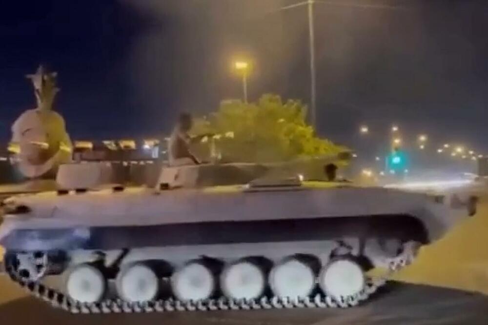 AL GA JE PARKIRAO, SVAKA MU ČAST: Irački vojnik pokazao pozamašno vozačko umeće na ulicama Bagdada VIDEO