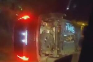 SLETEO S PUTA I PREVRNUO SE: Težak udes na Smederevskom putu, vozač prebačen u Urgentni centar (VIDEO, FOTO)