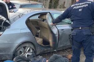 OVAKO JE PAO NAORUŽANI FANĐO IZ ZEMUNA: Iz BMW pucao na policiju, pogledajte kako leži s lisicama na rukama! (FOTO, VIDEO)