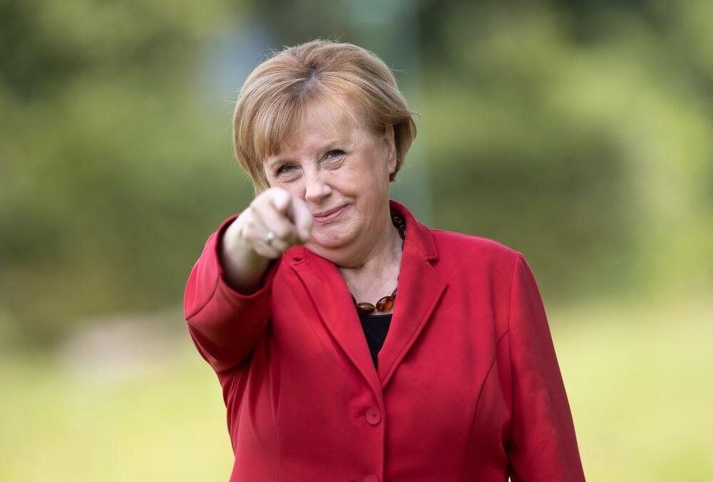 0623169754, Ursula Vanecki, Angela Merkel, dvojnica