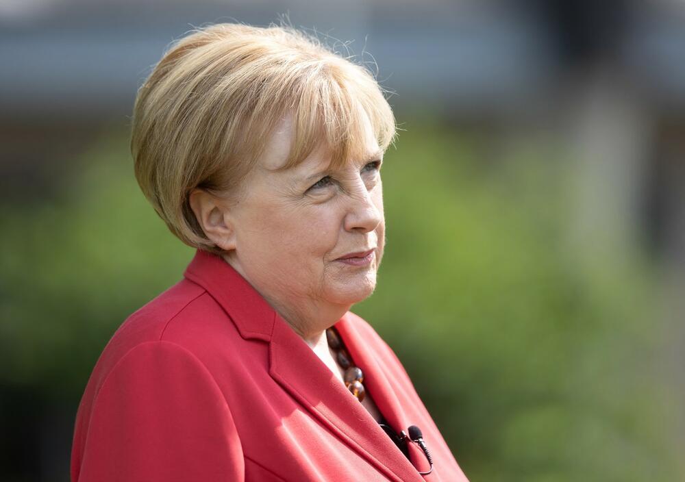 0623169990, Ursula Vanecki, Angela Merkel, dvojnica